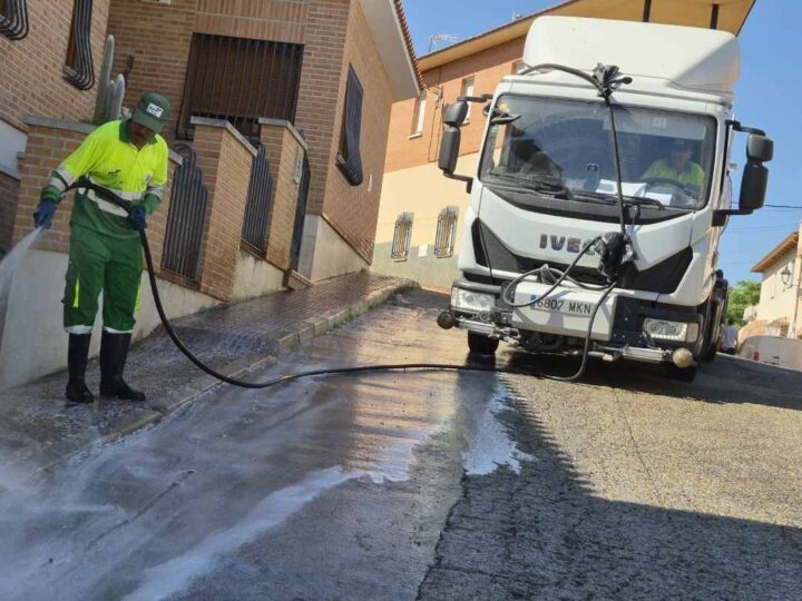Arganda actúa en 50 calles con una histórica campaña de limpieza y retirada temporal de vehículos