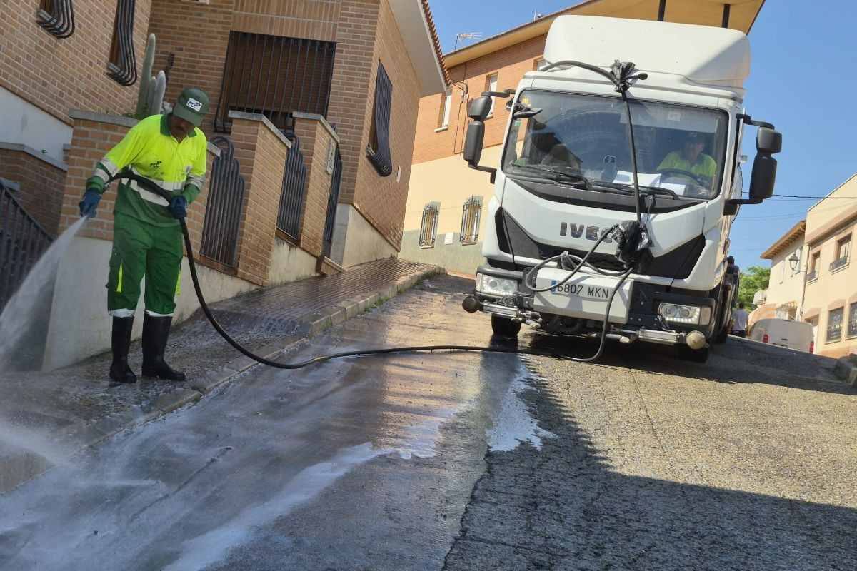 Arganda actúa en 50 calles con una histórica campaña de limpieza y retirada temporal de vehículos