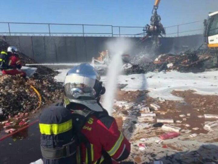 Arganda vivió una tarde de tensión por el incendio en una planta de reciclaje que se saldó sin heridos ni intoxicados