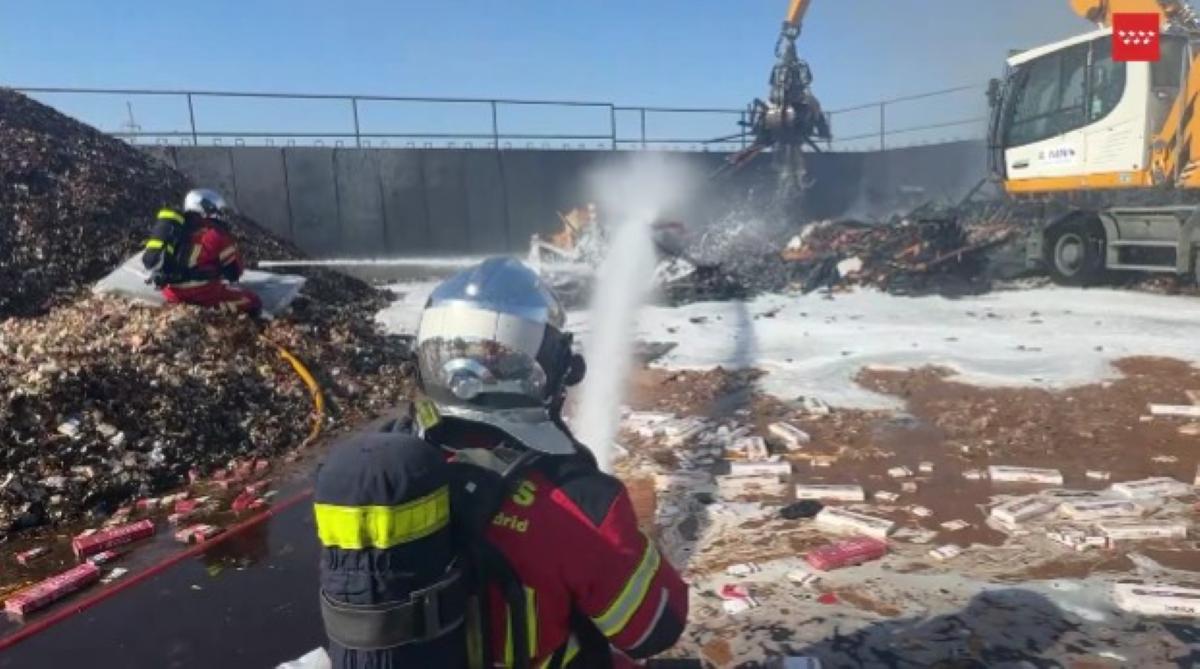 Arganda vivió una tarde de tensión por el incendio en una planta de reciclaje que se saldó sin heridos ni intoxicados