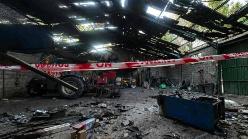 Una explosión de gas provoca importantes daños en una nave agrícola de Arganda y deja un trabajador herido