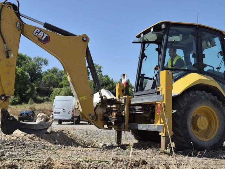 Cinco trabajadores de ESMAR se certifican para manejar maquinaria pesada tras completar una formación especializada