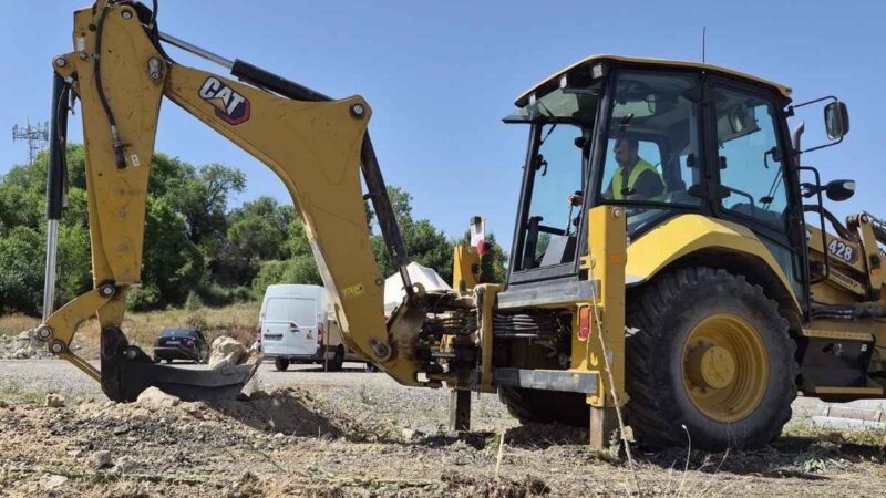 Cinco trabajadores de ESMAR se certifican para manejar maquinaria pesada tras completar una formación especializada
