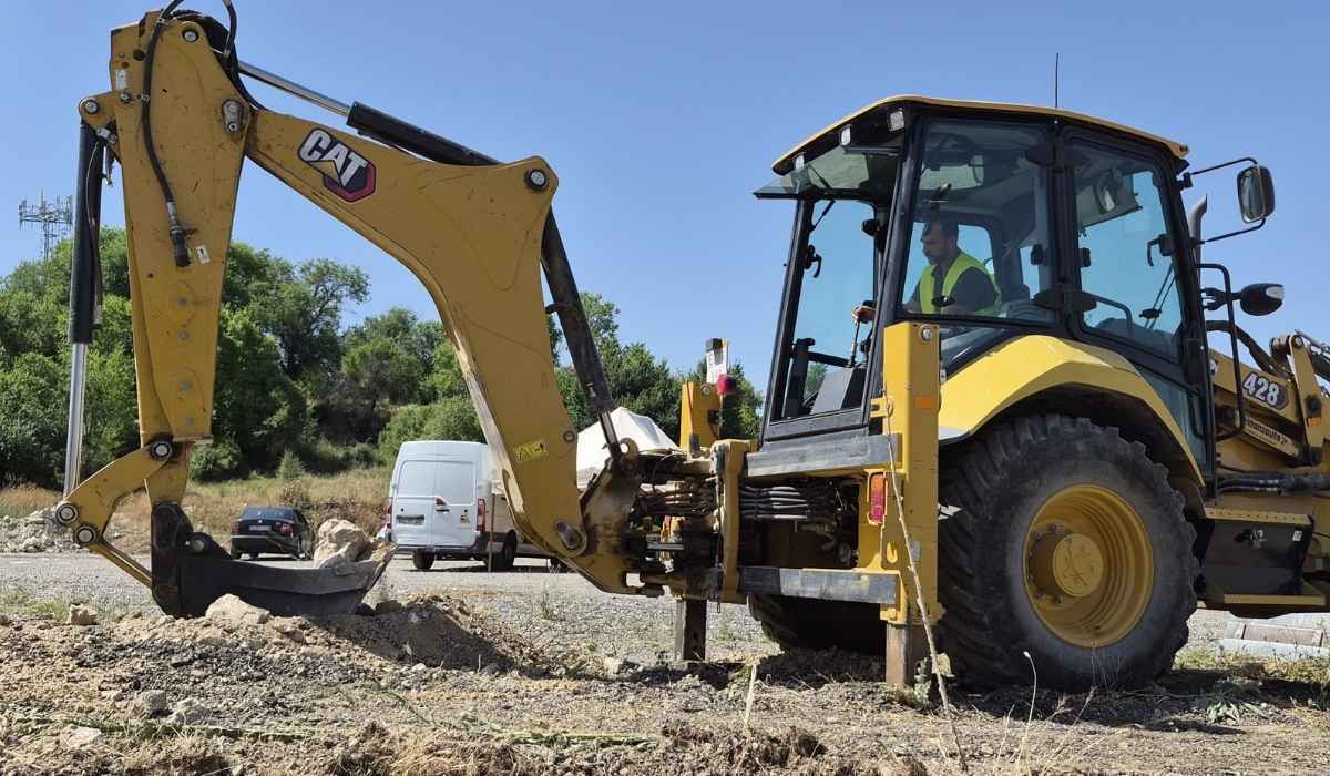 Cinco trabajadores de ESMAR se certifican para manejar maquinaria pesada tras completar una formación especializada