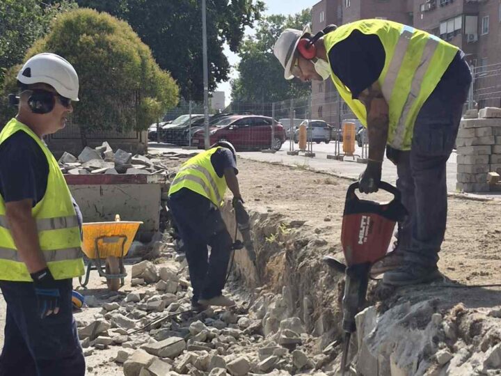 Avanzan las obras de mejora en el CEIP Federico García Lorca con la rehabilitación del muro de contención