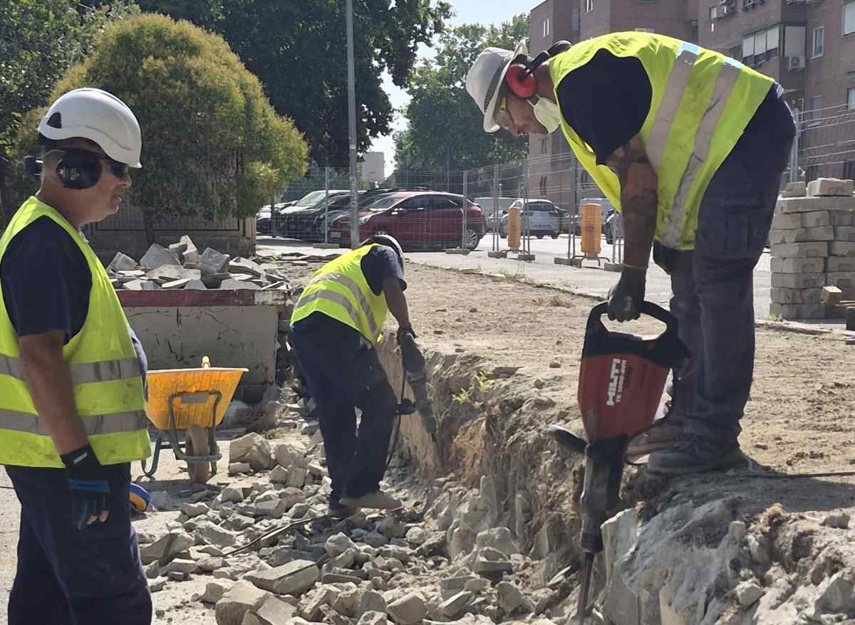 Avanzan las obras de mejora en el CEIP Federico García Lorca con la rehabilitación del muro de contención