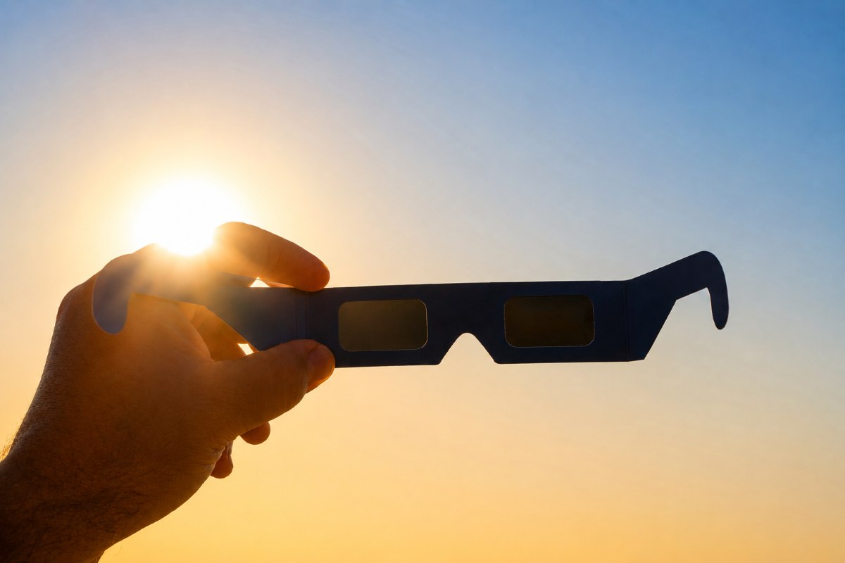 Cómo ver el eclipse del 12 de agosto con seguridad: estas son las 7 recomendaciones de Protección Civil de Arganda