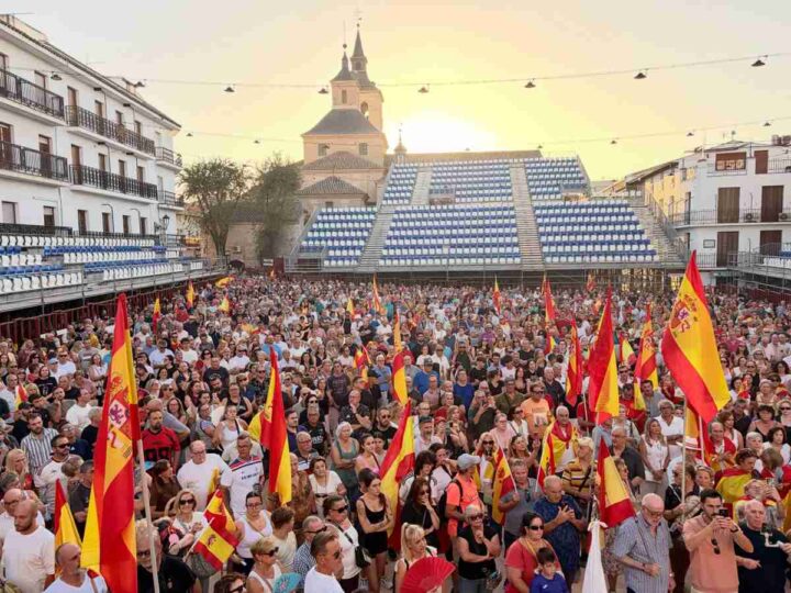 Arganda se vuelca con Ceuta y llena la Plaza de la Constitución en apoyo al pueblo ceutí