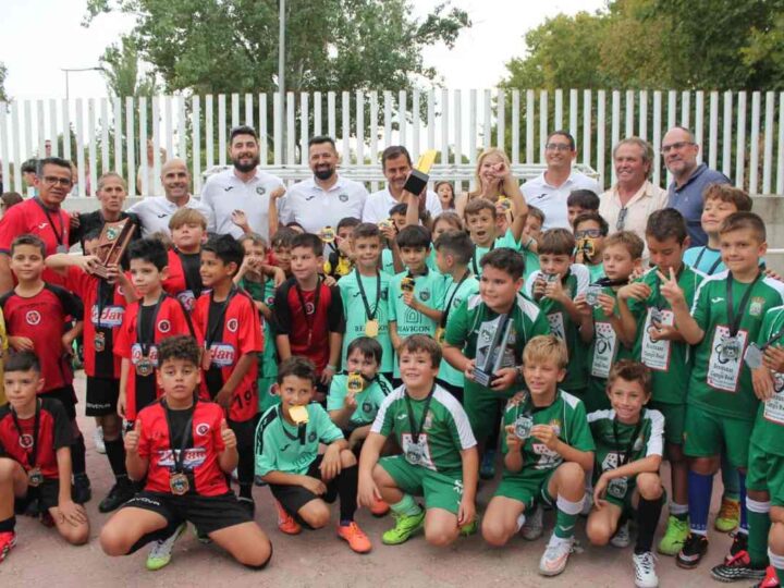 El CDE Barrio La Poveda se presenta oficialmente como nuevo club en Arganda del Rey con una jornada de fútbol y homenaje en el barrio