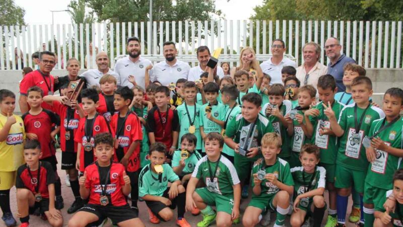 El CDE Barrio La Poveda se presenta oficialmente como nuevo club en Arganda del Rey con una jornada de fútbol y homenaje en el barrio