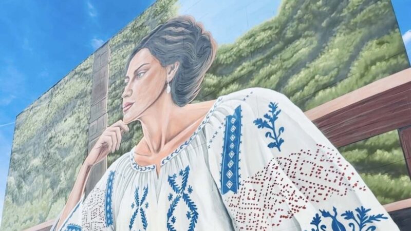 Arganda conmemora 30 años de convivencia con la comunidad rumana con un mural de 200 metros cuadrados