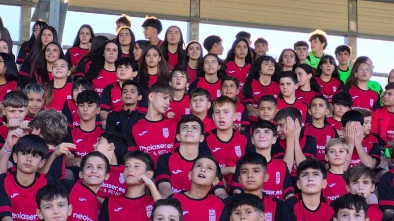La AD Arganda CF presenta a sus 27 equipos en una tarde llena de emoción y orgullo por el club