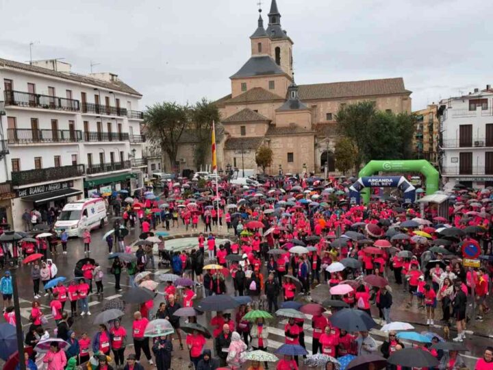 La lluvia no frena a la X Carrera contra el Cáncer de Arganda, que bate su récord con más de 2.200 participantes