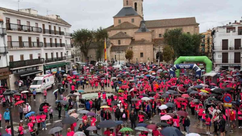 La lluvia no frena a la X Carrera contra el Cáncer de Arganda, que bate su récord con más de 2.200 participantes