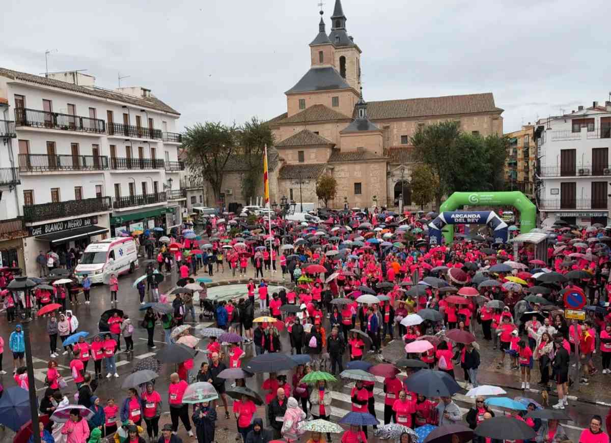 La lluvia no frena a la X Carrera contra el Cáncer de Arganda, que bate su récord con más de 2.200 participantes