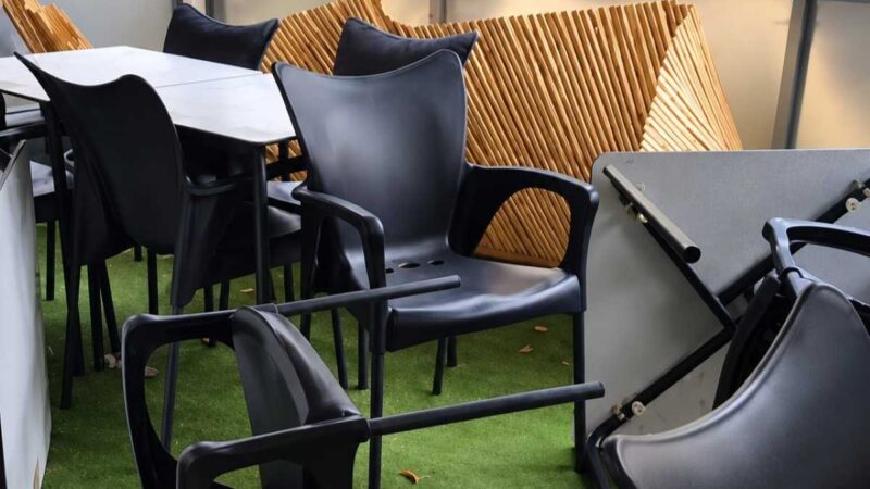 Destrozan por segunda vez la terraza de Black Bull Burgers en Arganda durante la madrugada