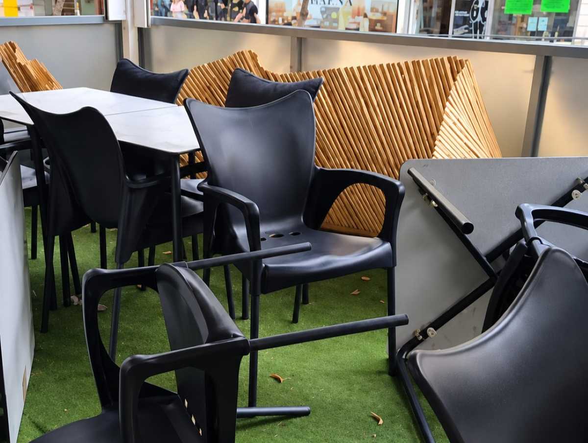 Destrozan por segunda vez la terraza de Black Bull Burgers en Arganda durante la madrugada
